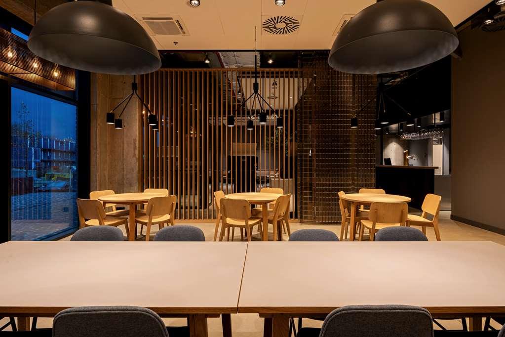 Zleep Hotel Prague Restaurant photo